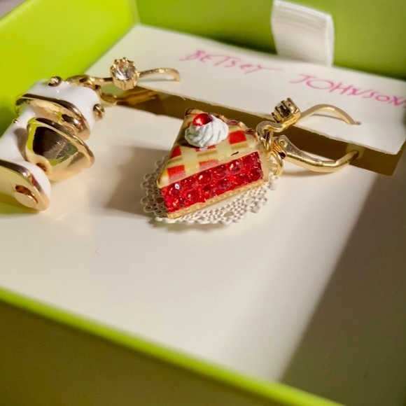 NEW- Betsey Johnson Gold Tone Stand Mixer & Cherry Pie Slice Baby Cakes Drop … - Picture 2 of 8